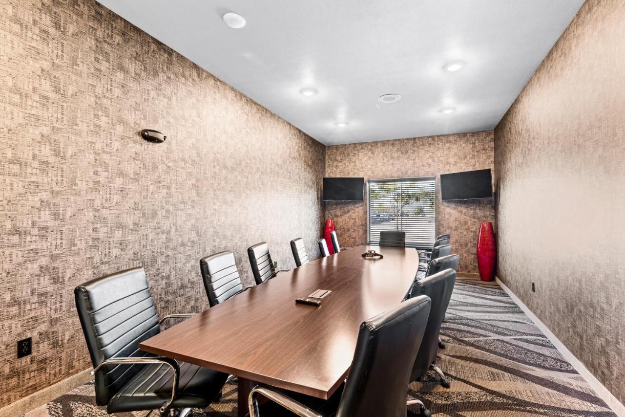 Cobblestone Hotel & Suites - Ottumwa Bagian luar foto